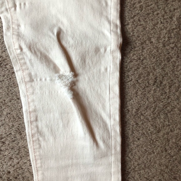 Women’s light blush distressed skinny jeans - Picture 5 of 6